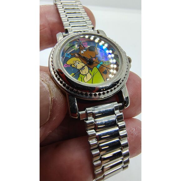 Scooby Doo and Shaggy Armitron Yr 2000 Hanna Barbera 2100/144 Ladies Watch - Picture 2 of 9